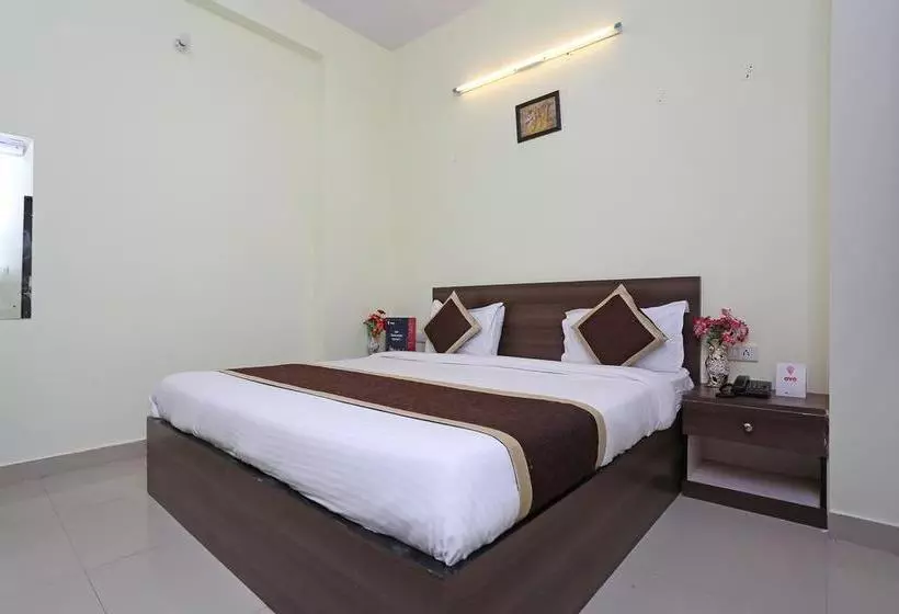ホテル Collection O 28716 Aditya Residency