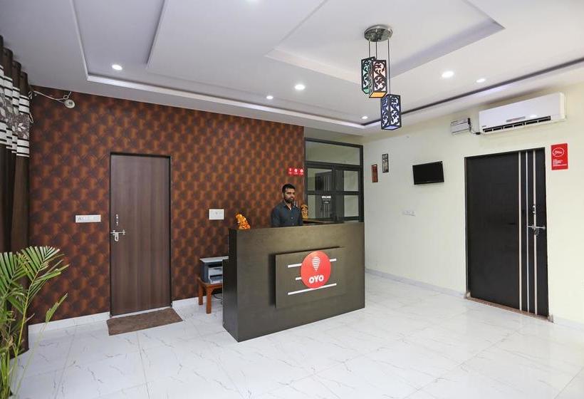 ホテル Collection O 28716 Aditya Residency