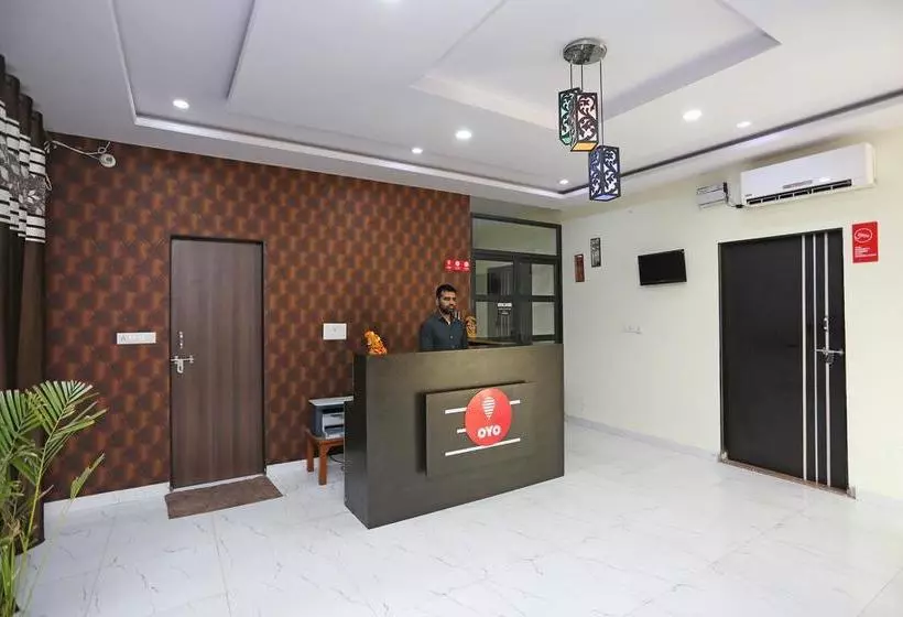 ホテル Collection O 28716 Aditya Residency