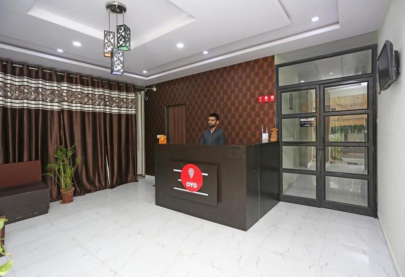 ホテル Collection O 28716 Aditya Residency