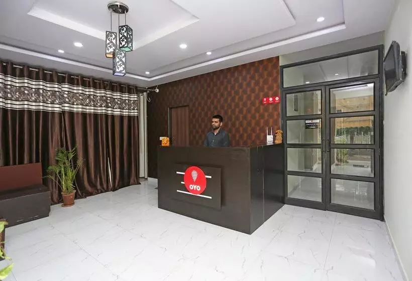 ホテル Collection O 28716 Aditya Residency