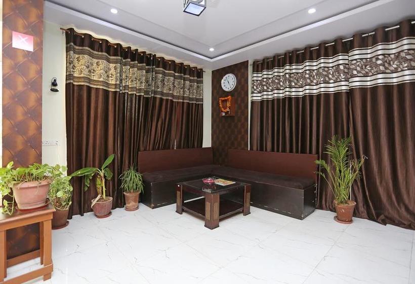 ホテル Collection O 28716 Aditya Residency