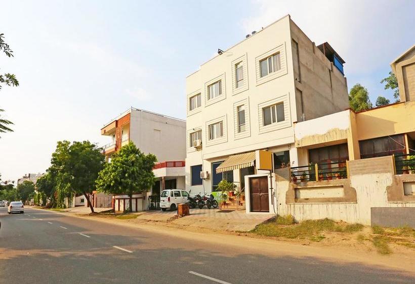 ホテル Collection O 28716 Aditya Residency