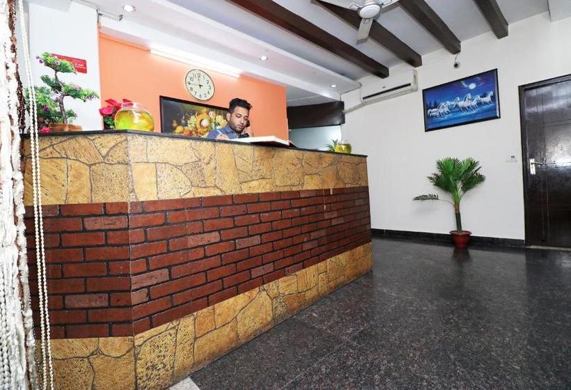 Fabhotel Kehar Palace Saket