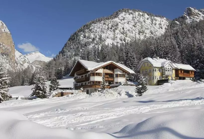 Garni Hotel Rosengarten B&b