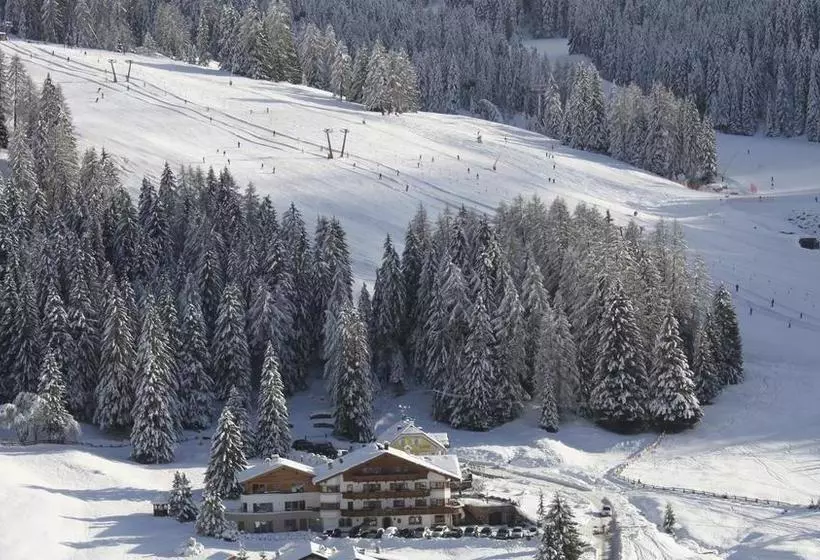 Garni Hotel Rosengarten B&b