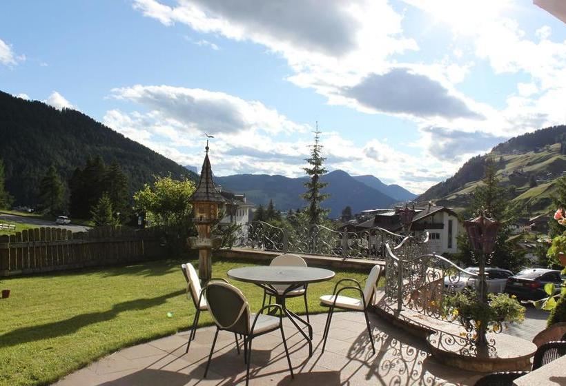 Garni Hotel Rosengarten B&b