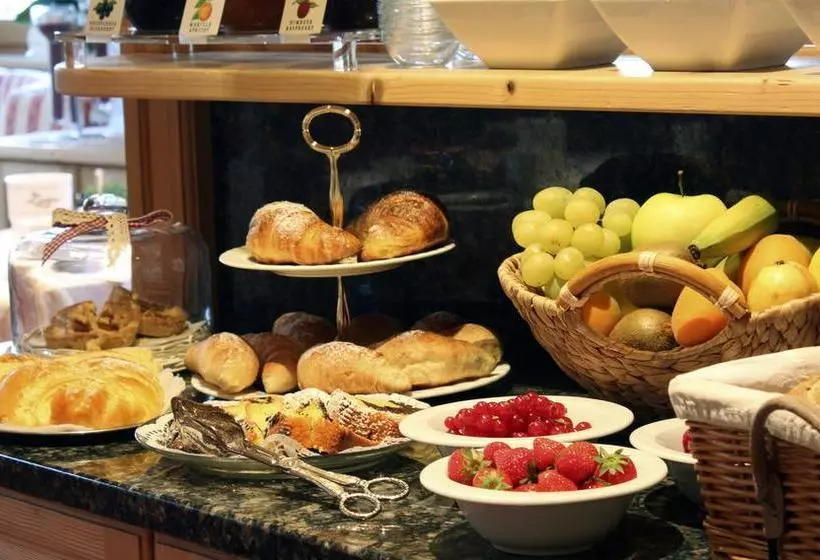 Garni Hotel Rosengarten B&b