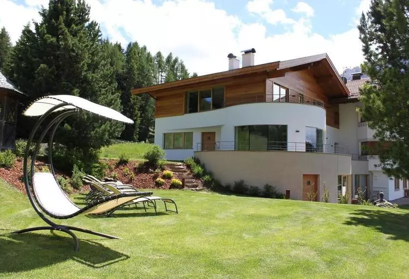 Garni Hotel Rosengarten B&b