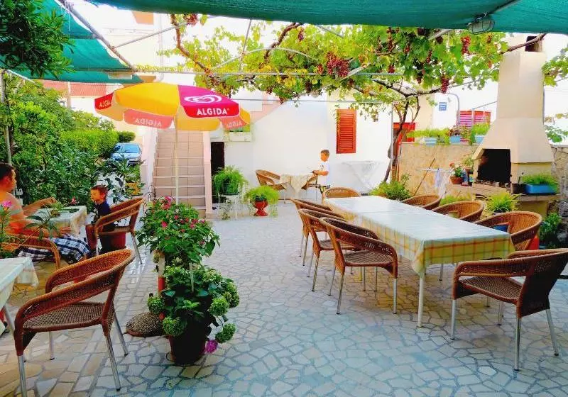 هتل Apartments Luna