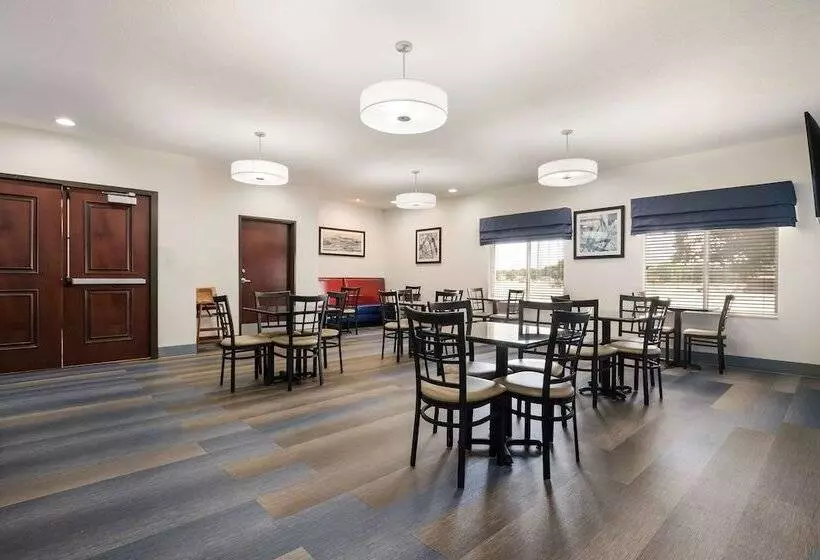 ホテル Best Western Coffeyville Central Business District Inn And Suites