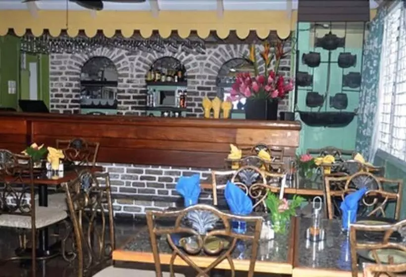 هتل Cobblestone Inn