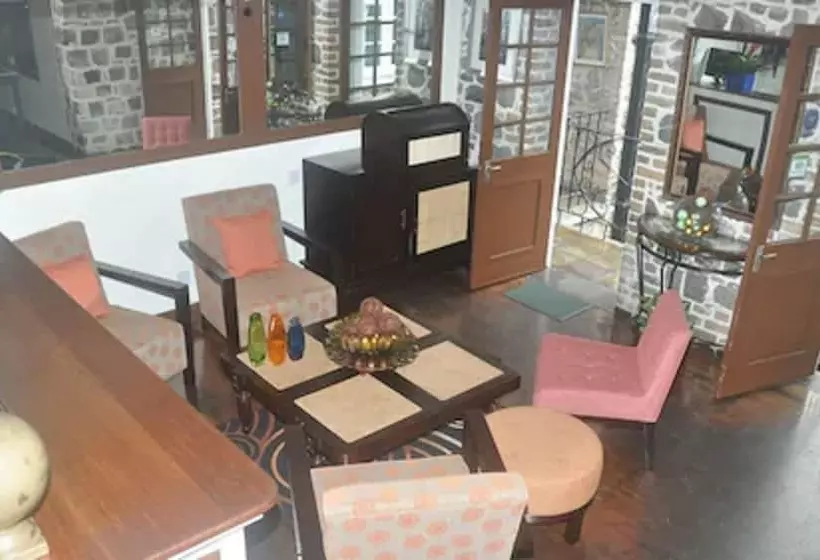 هتل Cobblestone Inn