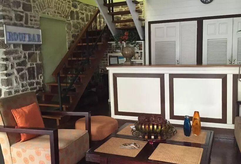 هتل Cobblestone Inn