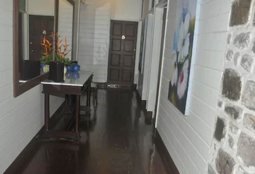 هتل Cobblestone Inn