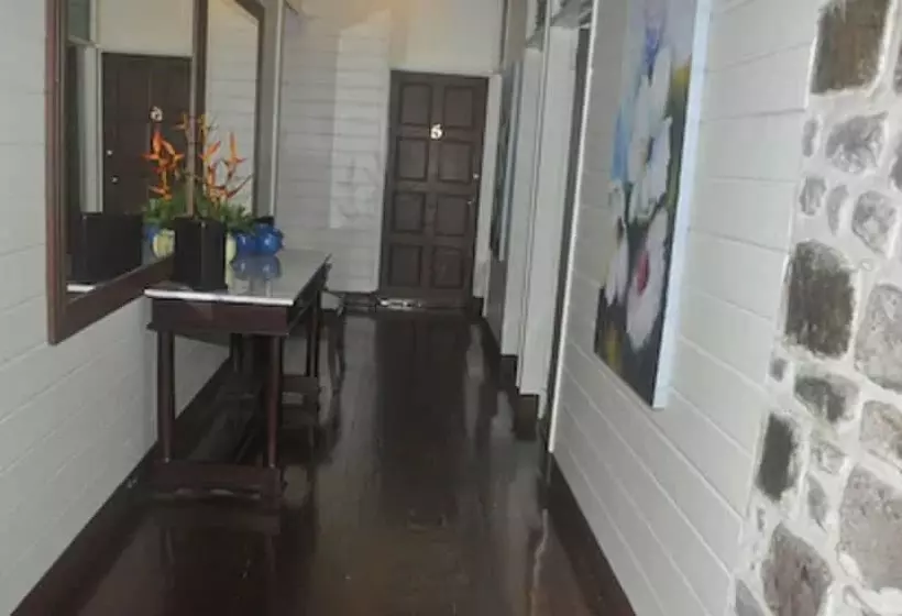 هتل Cobblestone Inn