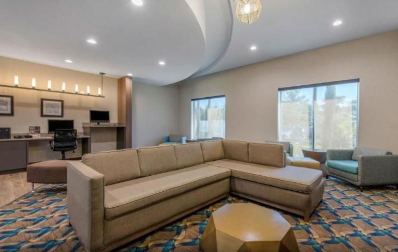 فندق Comfort Suites Fort Lauderdale Airport & Cruise Port