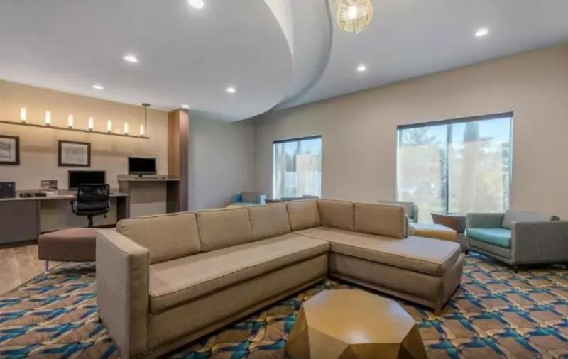 Hotelli Comfort Suites Fort Lauderdale Airport & Cruise Port