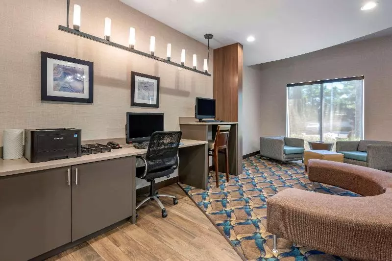 Hotelli Comfort Suites Fort Lauderdale Airport & Cruise Port