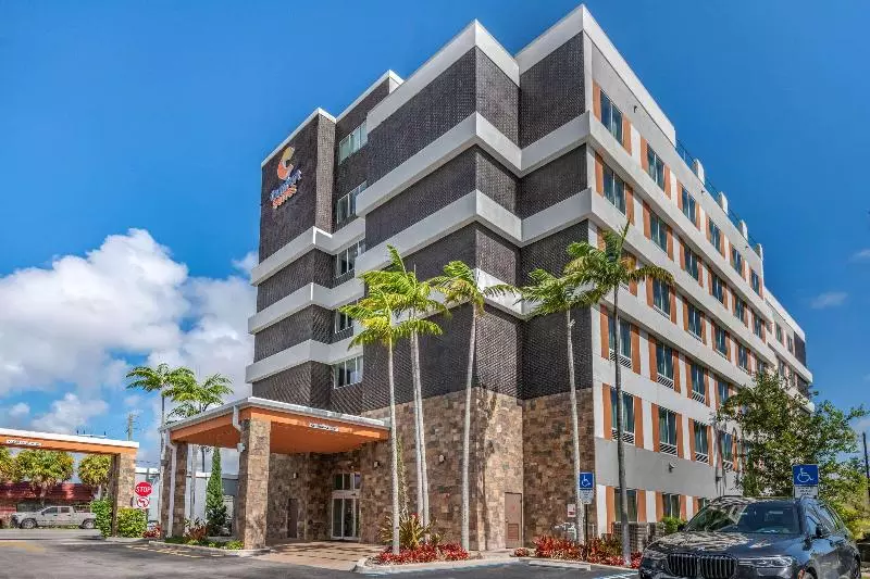 Hotelli Comfort Suites Fort Lauderdale Airport & Cruise Port