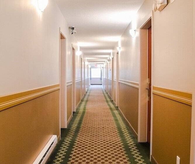 هتل Crest Inn And Suite