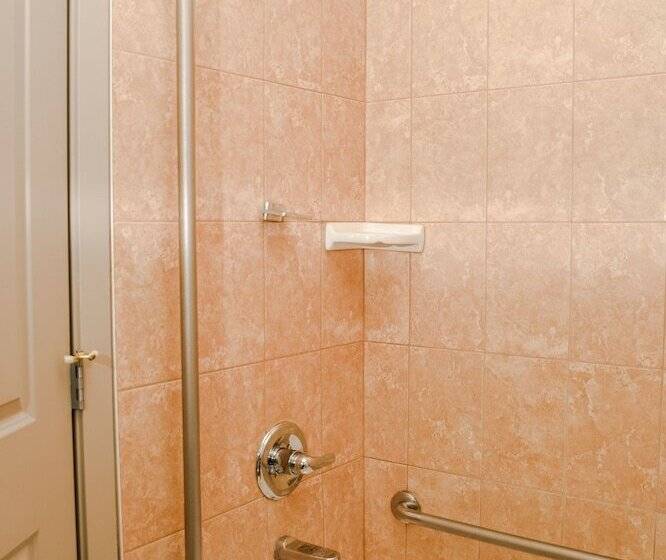 هتل Crest Inn And Suite