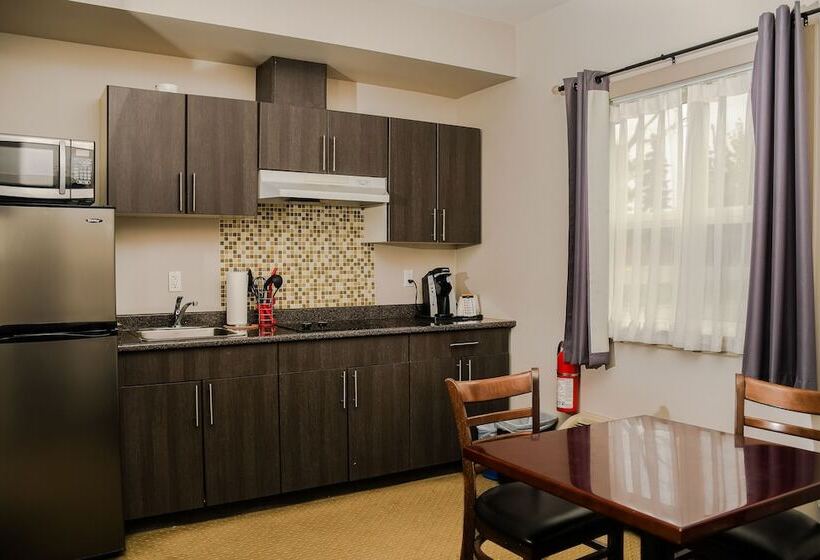 هتل Crest Inn And Suite