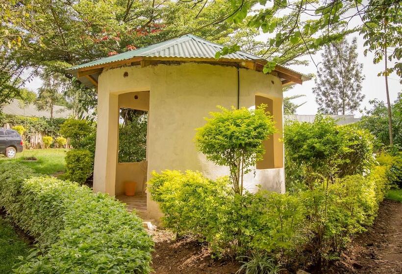 هتل Engo Airport Resort Kitale