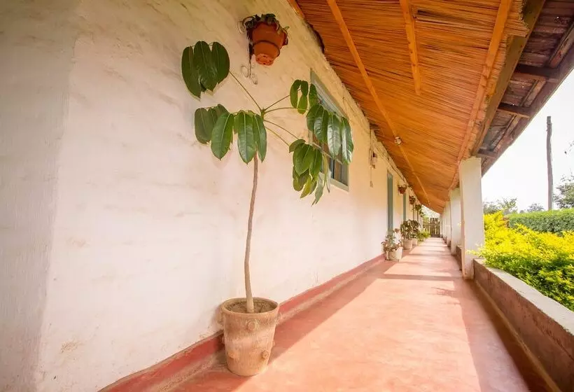 هتل Engo Airport Resort Kitale