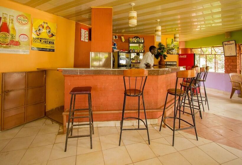 هتل Engo Airport Resort Kitale