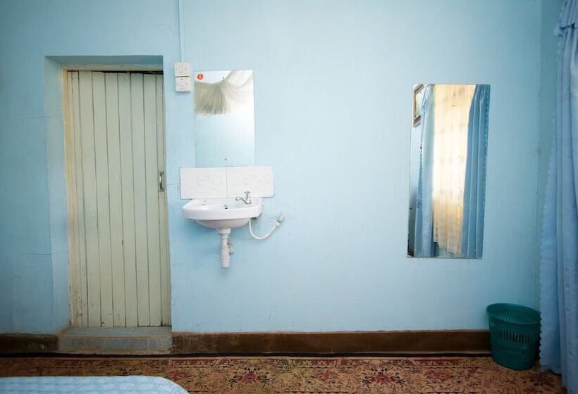 هتل Engo Airport Resort Kitale