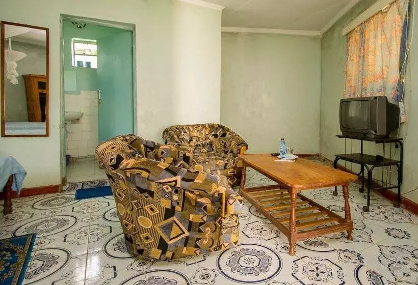 هتل Engo Airport Resort Kitale