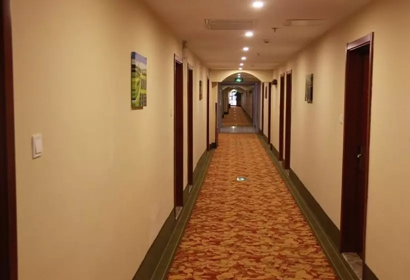 Hotelli Greentree Inn Jiangsu Zhenjiang Danyang Wanshan Park Express