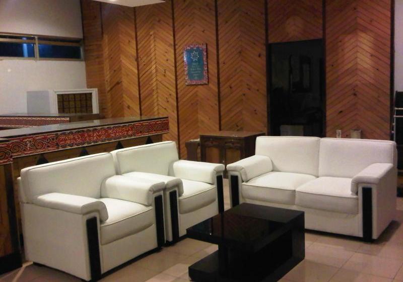 Отель Patra Parapat Lake Resort