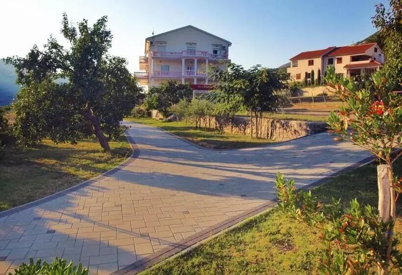 ホテル Pension Antonia