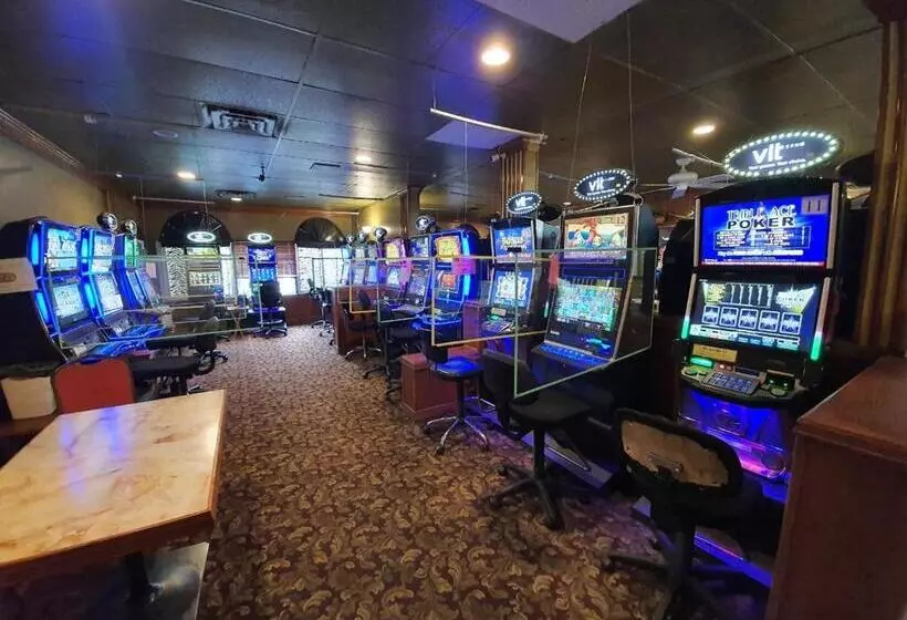 Hotelli Sundre Motor Inn