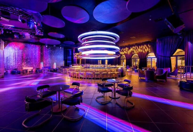 استراحتگاه Unique Club At Lopesan Costa Bávaro All Inclusive