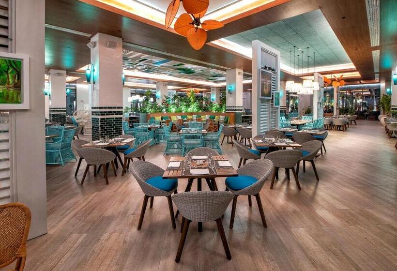 استراحتگاه Unique Club At Lopesan Costa Bávaro All Inclusive