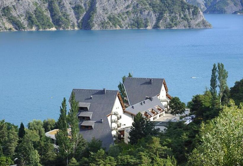 Отель Village Club Les Hyvans