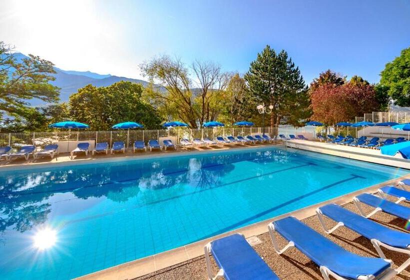 Отель Village Club Les Hyvans