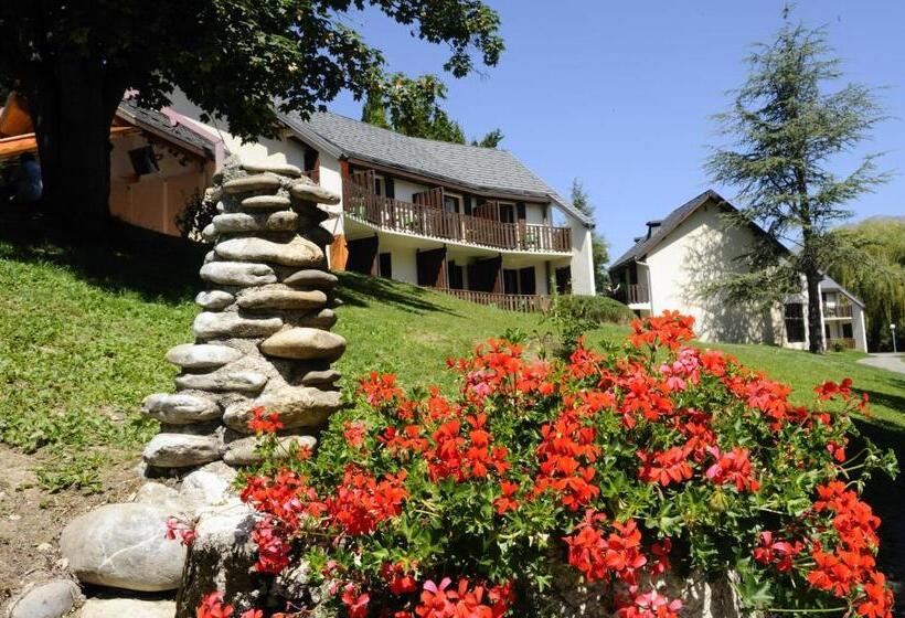 Отель Village Club Les Hyvans