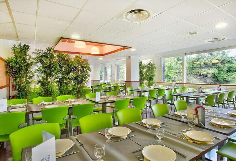 Отель Village Club Les Hyvans