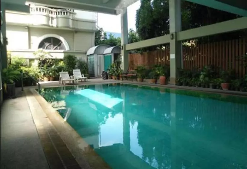 هتل Zen Rooms Boss Prakanong