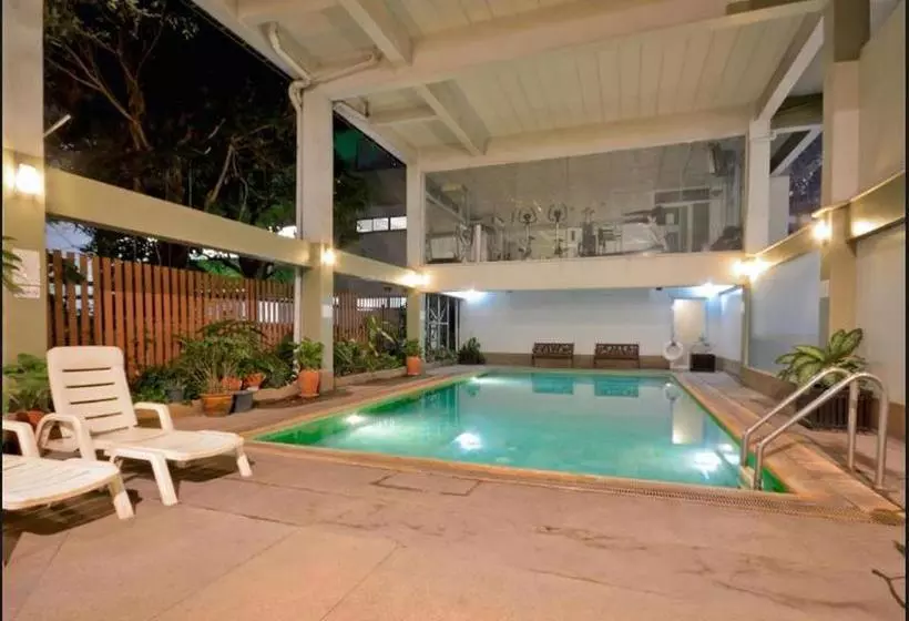 هتل Zen Rooms Boss Prakanong