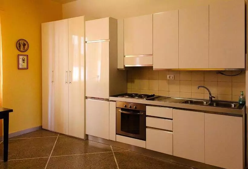 هتل Guesthouse Stazione Pisa Centro