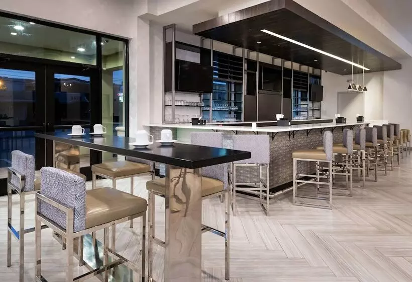 هتل Hilton Garden Inn Columbia Downtown, Sc