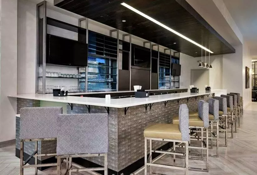 هتل Hilton Garden Inn Columbia Downtown, Sc