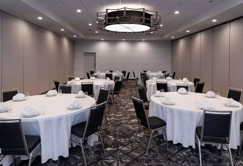 هتل Hilton Garden Inn Columbia Downtown, Sc