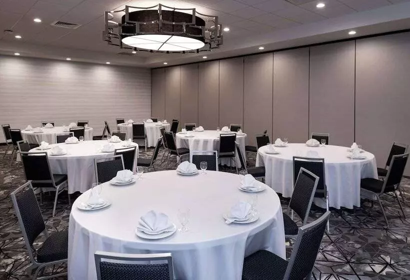 هتل Hilton Garden Inn Columbia Downtown, Sc