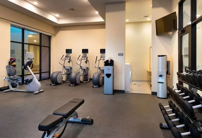 هتل Hilton Garden Inn Columbia Downtown, Sc